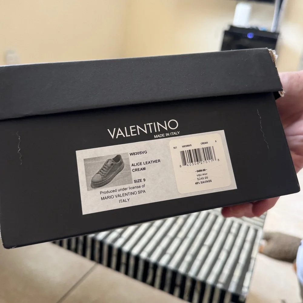 Valentino brand new size 9 ALICE LEATHER
CREAM never worn got wrong size - Picture 6 of 8